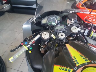 Yamaha R1 RN19 - 3