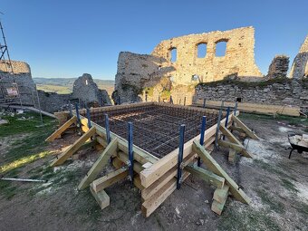 Výstavba domov, hrubá stavba, základová doska, betónové plot - 3