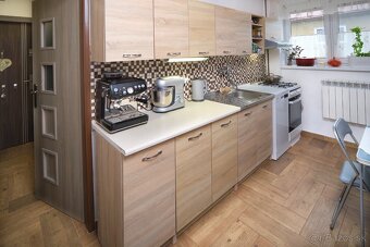 Priestranný 3-izbový byt v centre Námestova – krb + garáž - 3