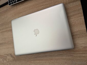Apple Macbook Pro 17 2010 - 3