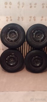 Predám zimne pneumatiky na diskoch zo seat Leon 175/80 r14 - 3