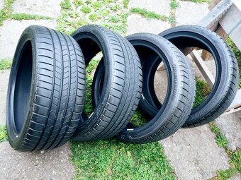 Bridgestone 225/40 r19 - 3