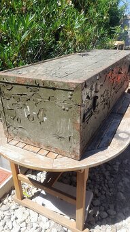 Stará truhlica 25eur, plastový box Keter 15eur - 3