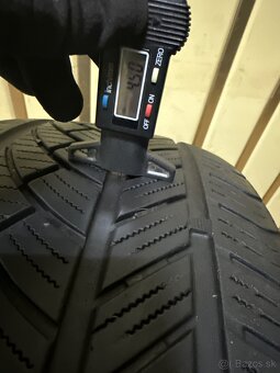 Celoročné pneu 2KS 245/45R19 viem aj prezuť - 3