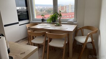 Predám jedálenské stoličky – moderný drevený dizajn - 3