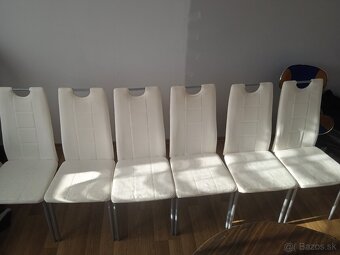 Predám kuchynský stôl s stoličkami - 3