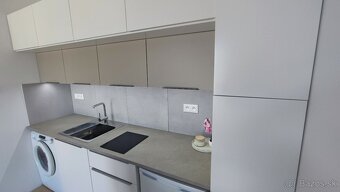 Prenajmem garsónku s balkónom a parkovacím miestom - 3