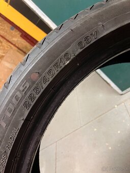 Bridgestone 225/40 R19 letné - 3