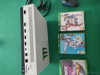 Xbox one S 4k ovladač + 3 hry - 3