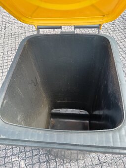 Smetná nádoba 240L - 3