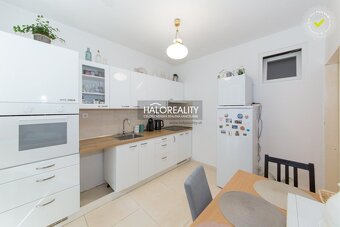 HALO reality - Predaj, trojizbový byt Bratislava Petržalka, - 3