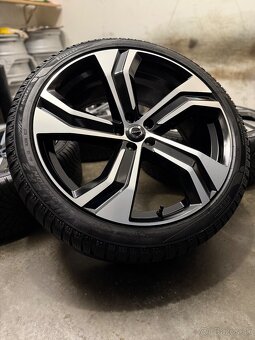 Nepoužitá zimná sada Volvo XC90 - 5x108 R22 , 275/35/22 - 3