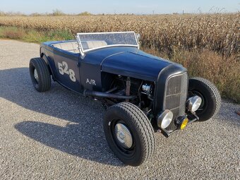 1932 Ford Roadster Hot Rod - 3