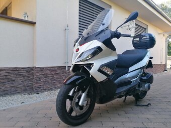 Aprilia SR max 300 - 3