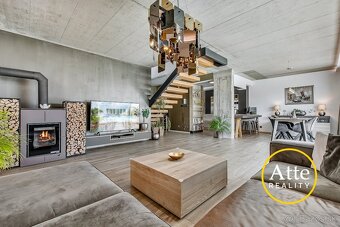 Na predaj ponúkame architektonicky pôsobivú 5-izbovú vilu - 3
