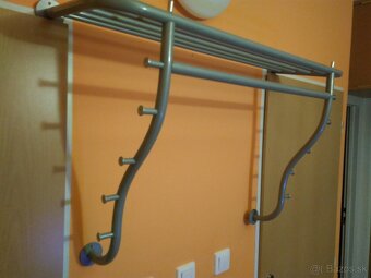 Predám nový kovový vešiak, striebornej farby, zn. IKEA - 3