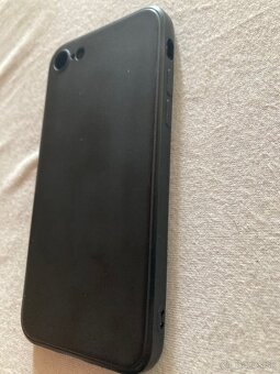 Ochranné púzdro čierne na iPhone SE 2020 - 3