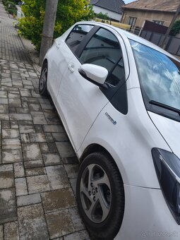 Toyota Yaris hybrid - 3