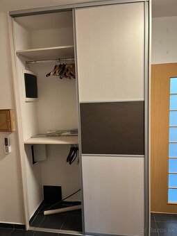 Rolldoorová skriňa v bielej farbe - 3