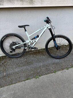 Commencal clash - 3