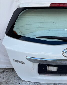 Toyota Yaris III 3 2011-2014 5. piate kufrové dvere kufor - 3
