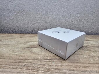 AirPods 4 - 3