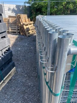 Nízke mobilné oplotenie 3,5 x 1,2m spevnené rohy - 3