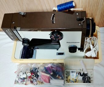 Kufríkový šijací stroj. - 3