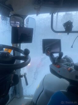 Traktor New Holland - 3