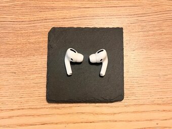 Apple AirPods Pro - 3