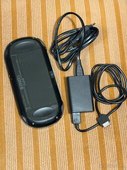 Playstation vita Oled - Pekný stav - 3