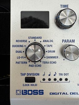 Efekty Boss - Delay, Reverb, Amp simulátor - 3