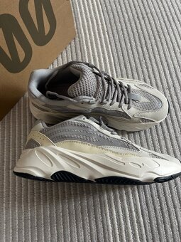 Yeezy 700 - 3