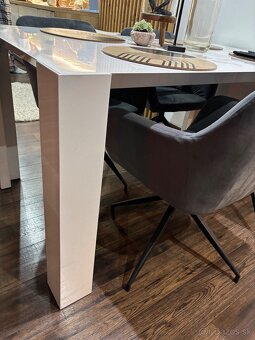 Jedálenský stôl - 3