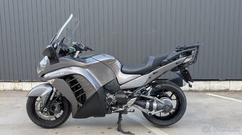 Kawasaki GTR 1400 - 3