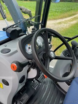 Veľký traktor vo veľmi dobrom stave, rok výroby 2017 - 3