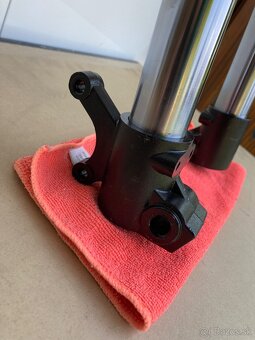 Upside down predné tĺmiče - 3