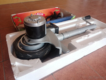 Oporné koleso na príves s motorom - 3