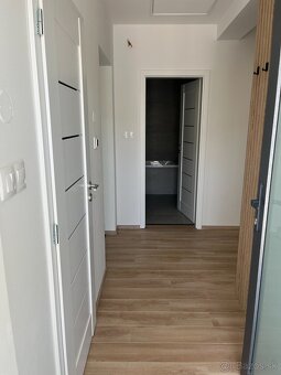 3 izb. byt s vlastným pozemkom + 2 parkovacie miesta - 3