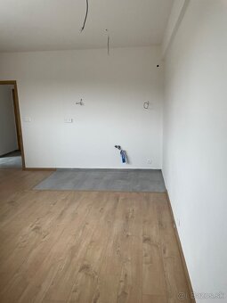 ZNÍŽENÁ CENA - garsónka v centre Nitry s balkónom a pivnicou - 3