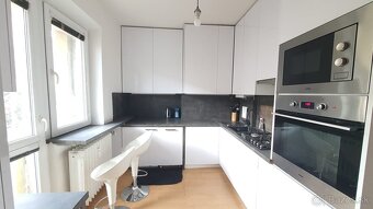 Prenájom 3 izbový byt Malá Praha, Cena: 850 €/mes - 3