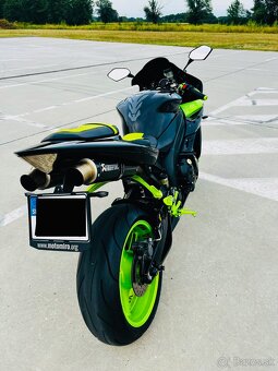 Yamaha R1 - 3