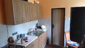 Predám starší rodinný dom v Starej Turej – ideálny na rekonš - 3