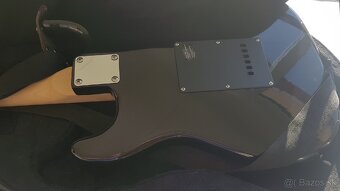 Predám elektrickú gitaru Weinberger a Combo - 3