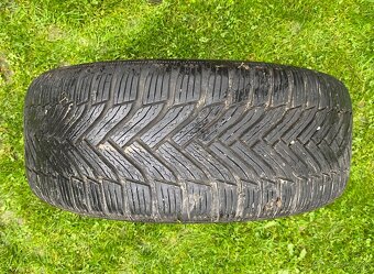 Predám sadu zimných pneumatík 5x108 215/55 R 16 - 3