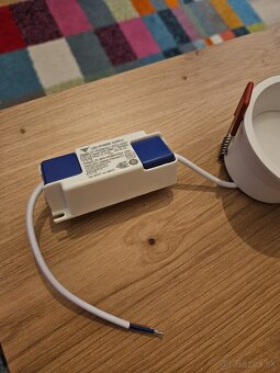 Nove biele bodove svetla ARELUX - 3