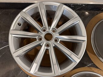 original Vw Passat B8 r17 5x112 London 3G0601025D - 3