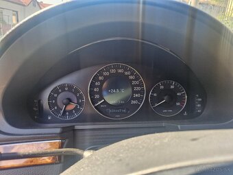 Mercedes E 211 - 3