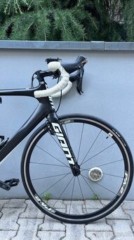 Karbónový cestný bicykel Giant Propel - 3