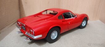 Jaguár Chevrolet bmw Ferrari 1:18 - 3